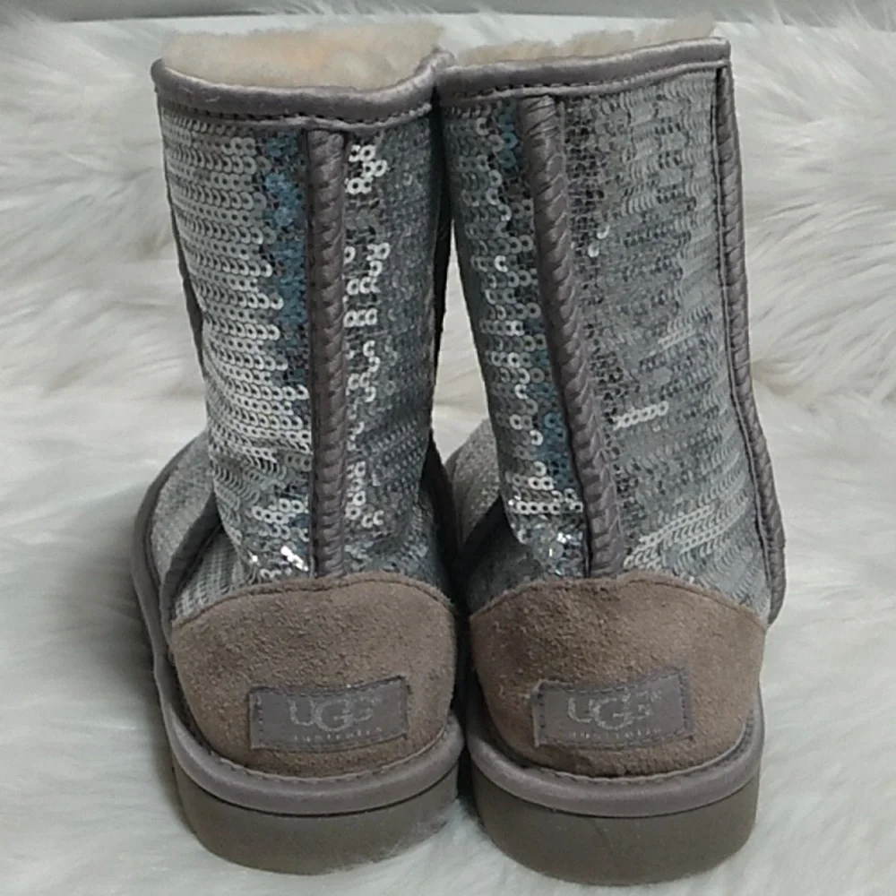 SALE! Auth UGG Silver Sequined Boots Gently Worn Sz.6 Can Fit Bigger (X-339) - Picture 3 of 8